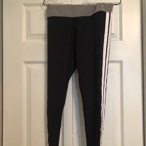 Victoria’s Secret PINK black leggings - Picture 4 of 6